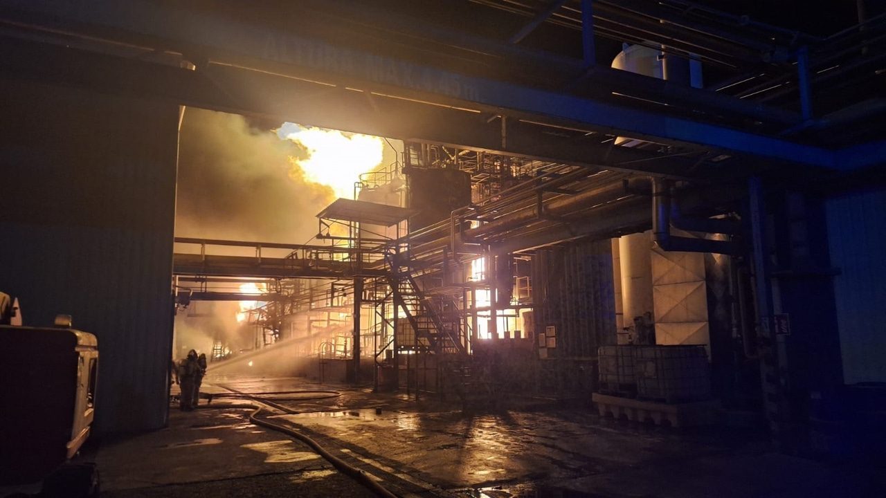 Un incendio en una empresa química en Zuera (Zaragoza) obliga a confinar varias poblaciones