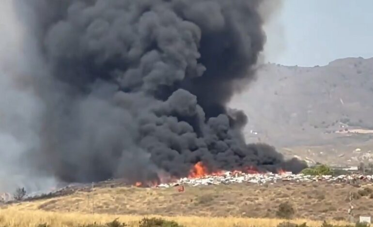 Un incendio junto al Puerto de Mazarrón (Murcia) obliga a evacuar las viviendas más próximas