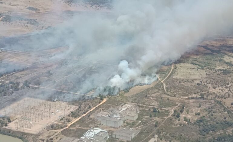 Un descontrolado incendio en Valdecaballeros quema 2.000 hectáreas y obliga a activar el Plan Especial de Protección Civil