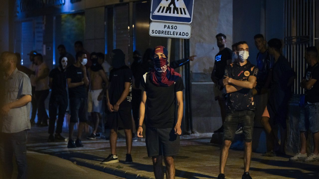 la localidad se blinda ante la gran manifestación convocada por colectivos de ultraderecha