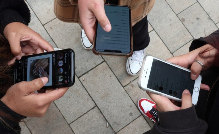 ¿Alguna vez has pensado que el móvil te espía? Confirmado, apps te siguen usando WIFI, Bluetooth y datos aunque no actives el GPS
