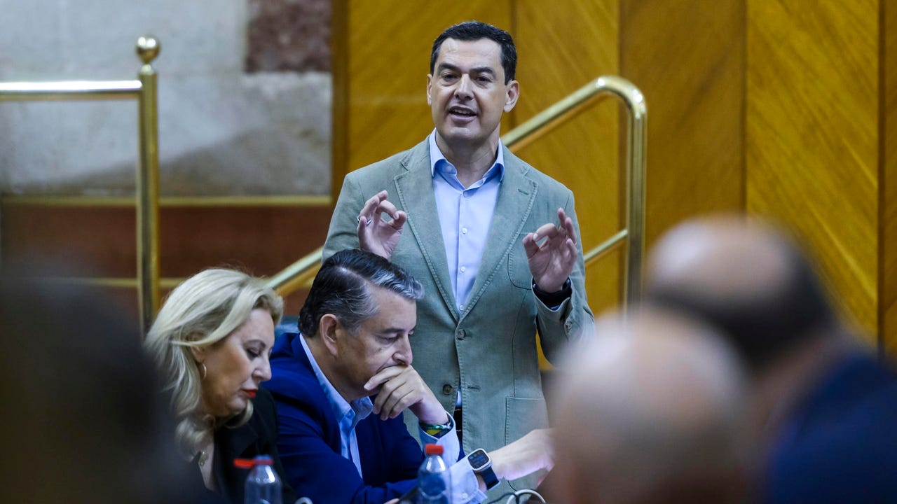 varios grupos políticos acusan a Juanma Moreno de «mentir» en su currículum