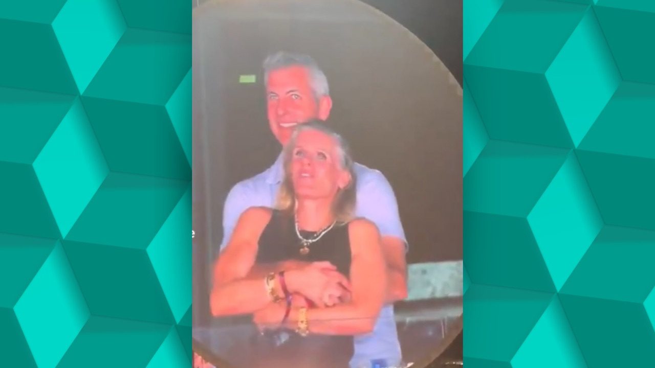 La ‘kiss cam’ de un concierto de Coldplay pilla al CEO de Astronomer y su directora de RRHH acaramelados y pone al descubierto su infidelidad