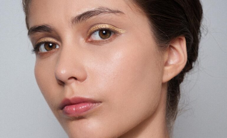 Labios cortados en verano: cómo prevenir la sequedad y qué labiales elegir