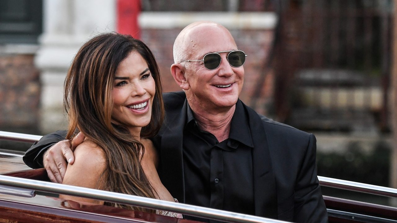 Bezos deja una propina monumental en el hotel en el que celebró su boda y que supera el sueldo anual de muchos italianos