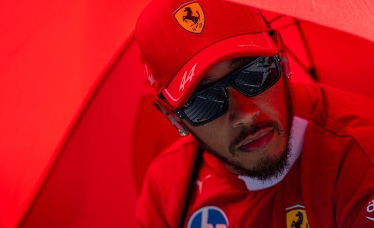 Un exjefe de la F1 dice que los títulos de Lewis Hamilton fueron «suerte»: «No tenía competencia»