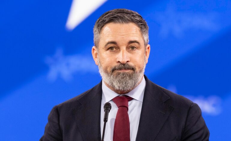 Los Comuns denuncian a Abascal y a los portavoces de Vox por delitos de odio tras los disturbios en Torre-Pacheco
