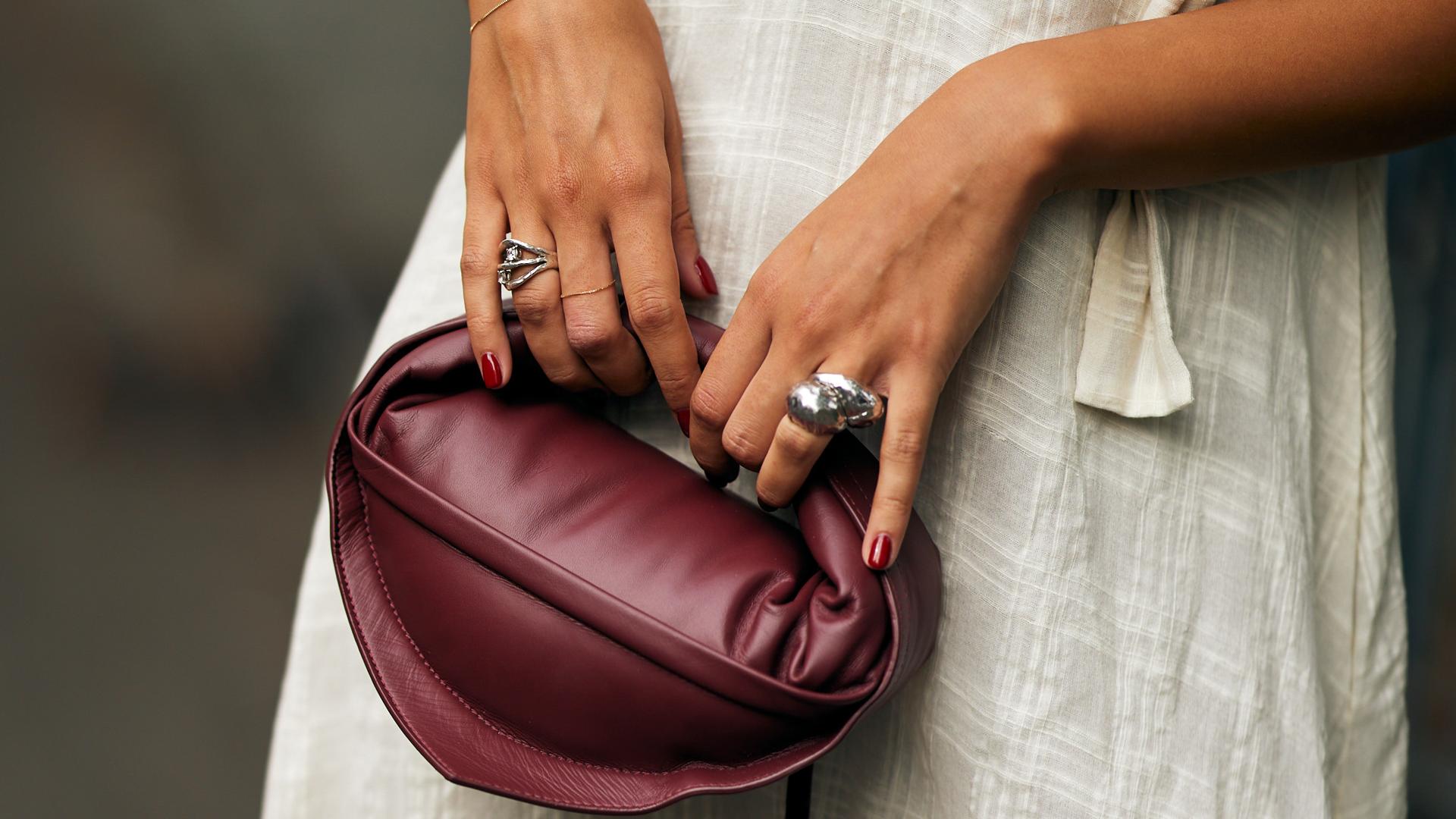 Ideas de uñas que potencian el bronceado a los 50: elegantes y fáciles de llevar