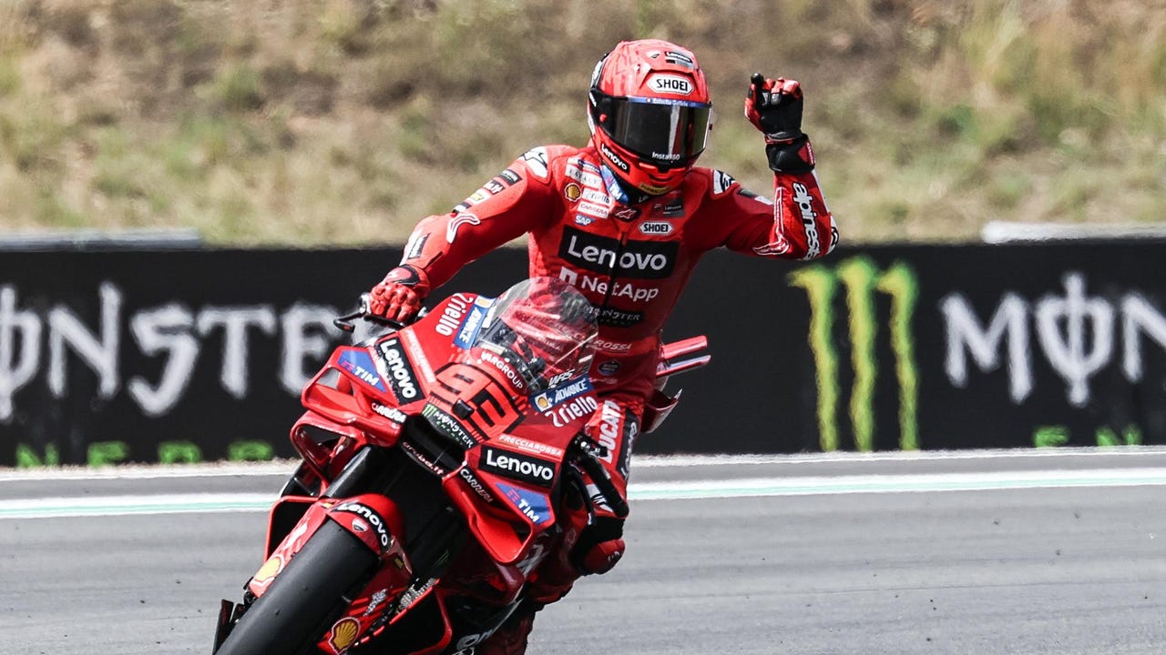 El análisis de Márquez tras su victoria con polémica en el sprint de Brno: «Confié en la tecnología»