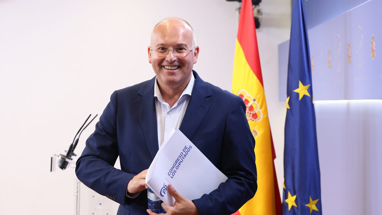 Feijóo confirma que Miguel Tellado será el nuevo secretario general del PP y Ester Muñoz, la portavoz en el Congreso