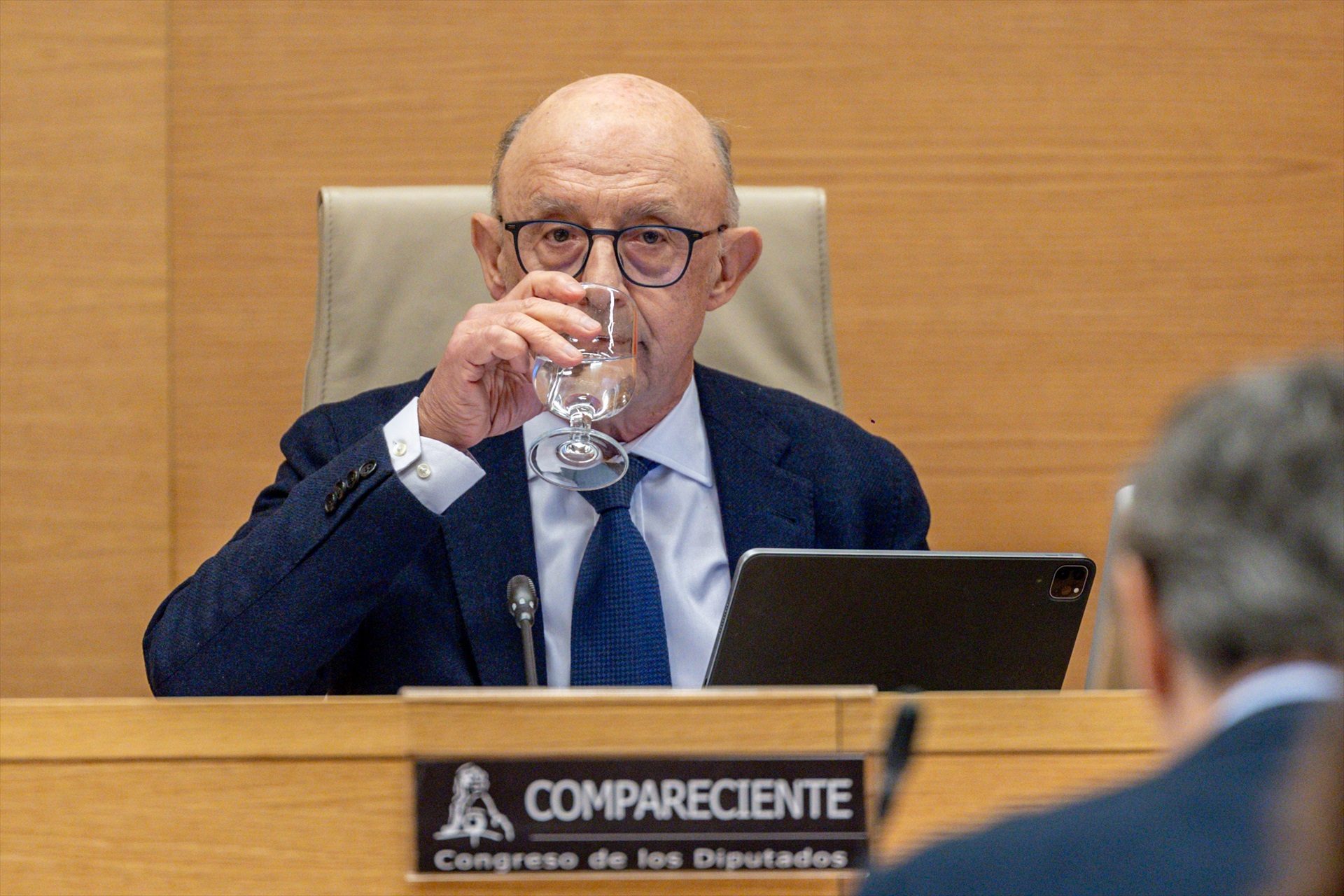 El exministro Montoro, imputado por beneficiar a empresas gasistas