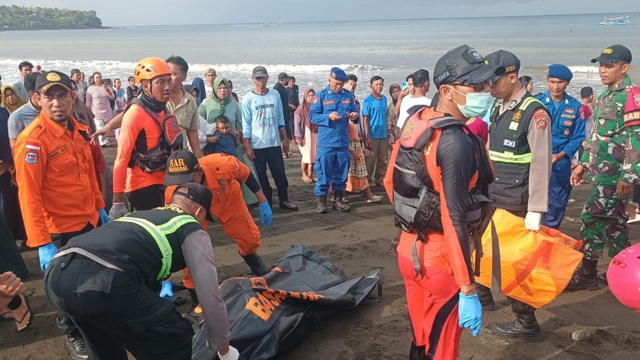 El naufragio de un ferri cerca de Bali deja al menos cuatro muertos y una treintena de desaparecidos