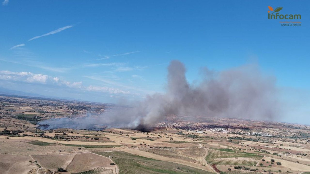 Un nuevo incendio en Toledo obliga al confinamiento de los vecinos de La Torre de Esteban Hambrán