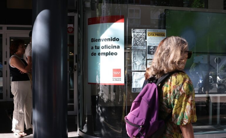 El paro baja a su nivel mínimo en 17 años y el empleo marca un nuevo récord en España al rozar los 21,9 millones de ocupados