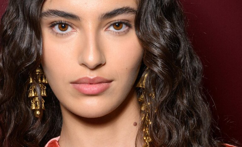 Aceites para rizos: los mejores según expertos para cuidar e hidratar el cabello