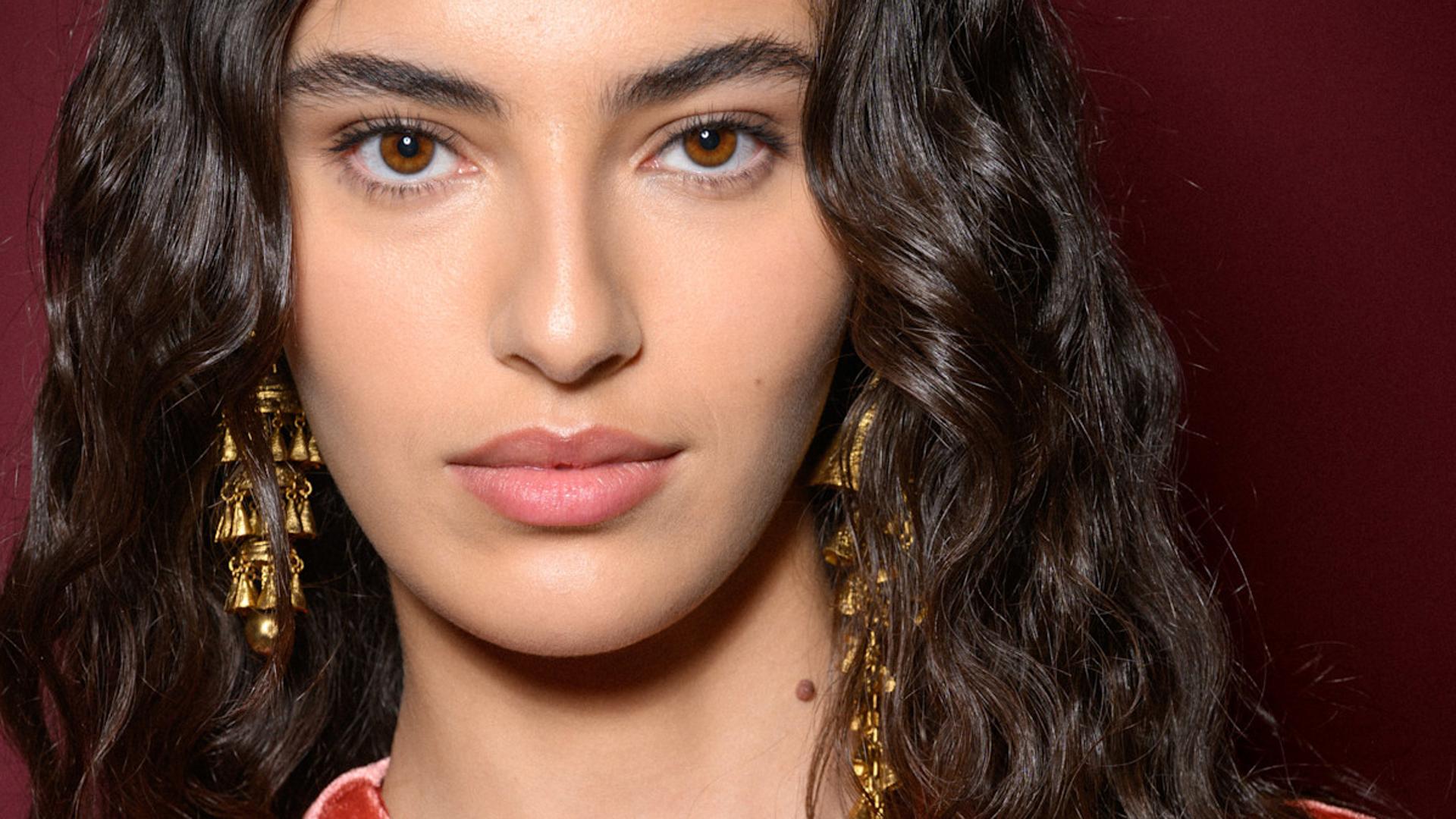 Aceites para rizos: los mejores según expertos para cuidar e hidratar el cabello