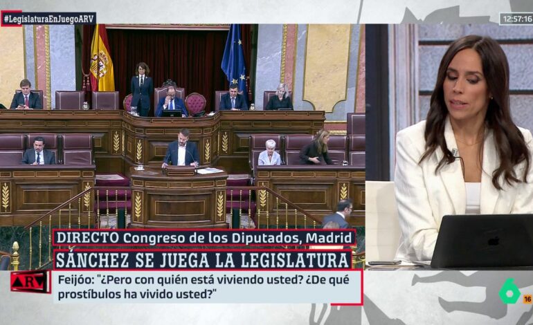 Mientras le pide decencia a Sánchez, él le replica con ‘de qué prostíbulos vive’