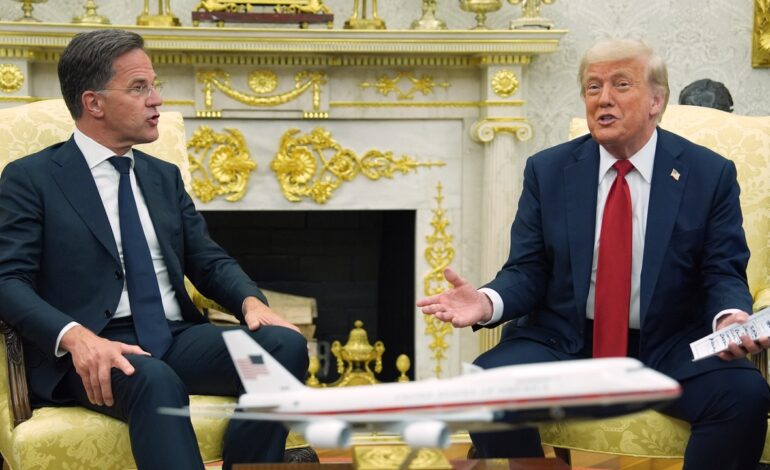 Trump amenaza a Rusia con aranceles del 100% si no hay un acuerdo sobre Ucrania en 50 días