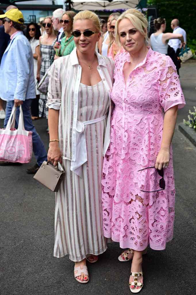 Ramona Wilson y Rebel Wilson en el torneo de tenis de Wimbledon 