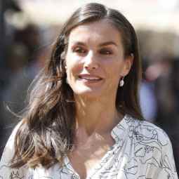 Descubrimos todos los secretos detrás del cabello brillante que reina Letizia usó