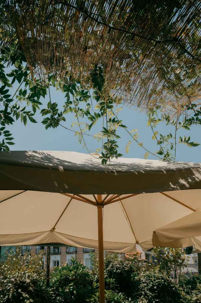 Pocas cosas se sienten mejor que sentarse a comer o tomar algo en una terraza con buen tiempo.