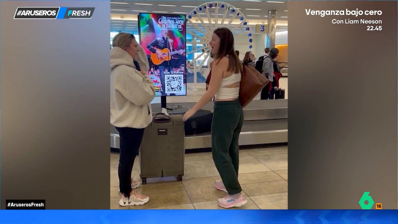 Le roba la maleta a su mejor amiga en el aeropuerto para darle una emotiva sorpresa: «Ha viajado desde Escocia»