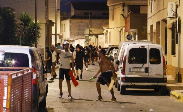 Tercera noche de tensión en Torre-Pacheco donde ya son seis los detenidos por agresiones, daños y altercados
