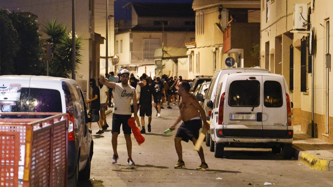 Tercera noche de tensión en Torre-Pacheco donde ya son seis los detenidos por agresiones, daños y altercados