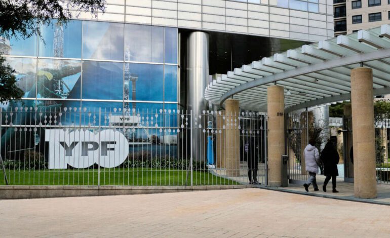 Argentina desafía la orden judicial de EE.UU. sobre las acciones de YPF y planea un recurso