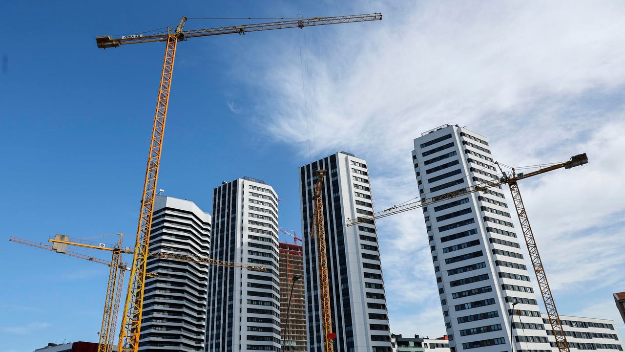 el Gobierno traspasará 40.000 inmuebles y 2.400 suelos al parque público