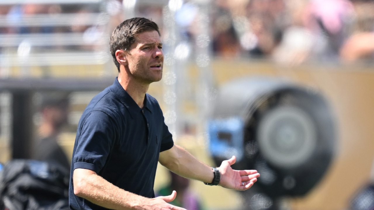 La cara de Xabi Alonso era un poema: su reacción al tercer gol del PSG