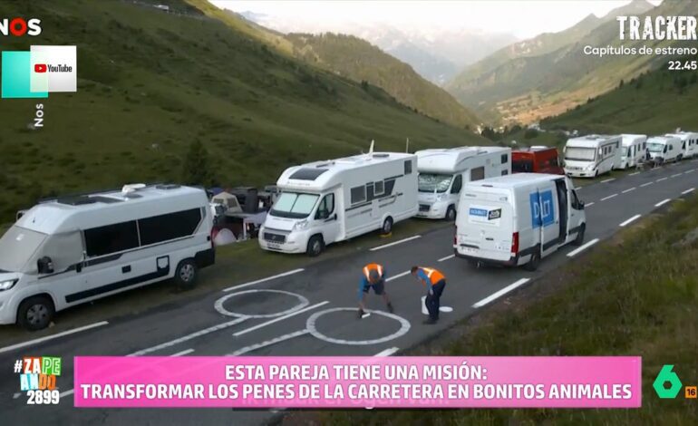 Así es el insólito trabajo de dos operarios en el Tour de Francia: eliminar dibujos obscenos del asfalto