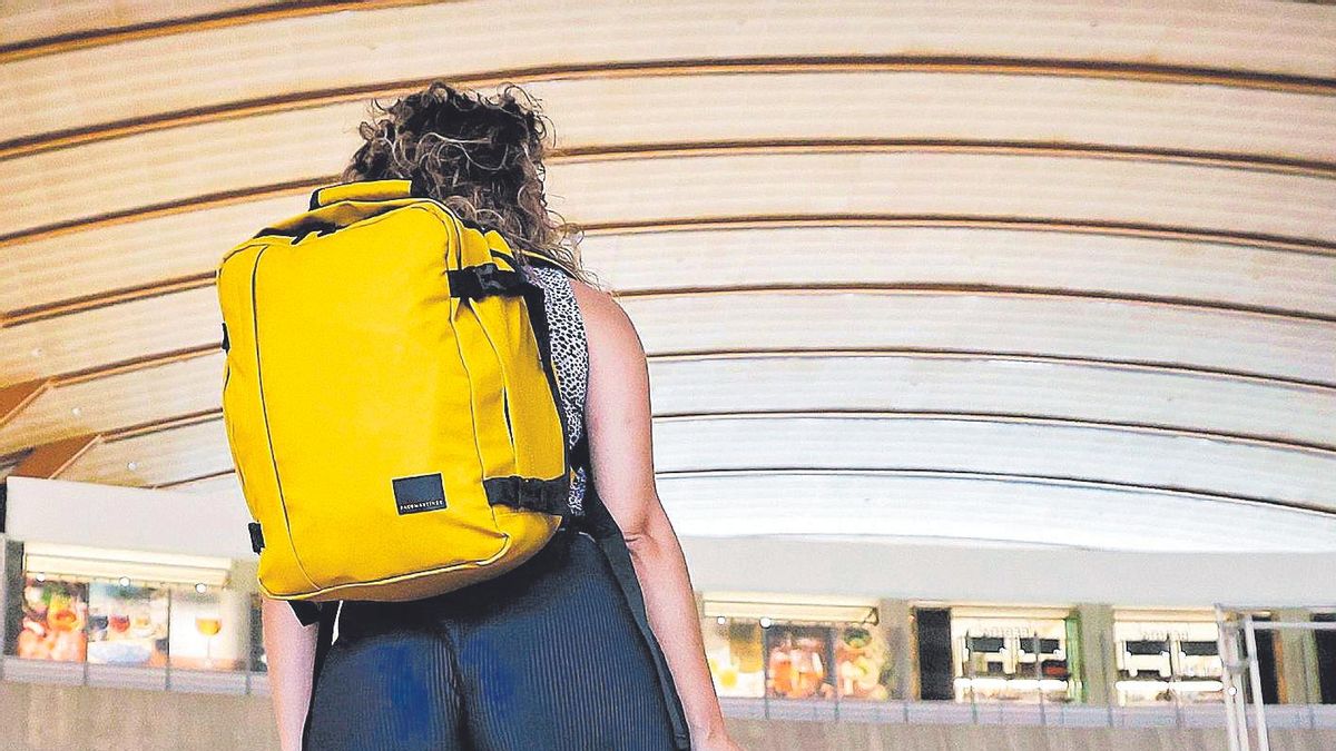 El equipaje de mano, la trampa ‘low cost’ que encarece hasta 56 euros el billete de vuelo
