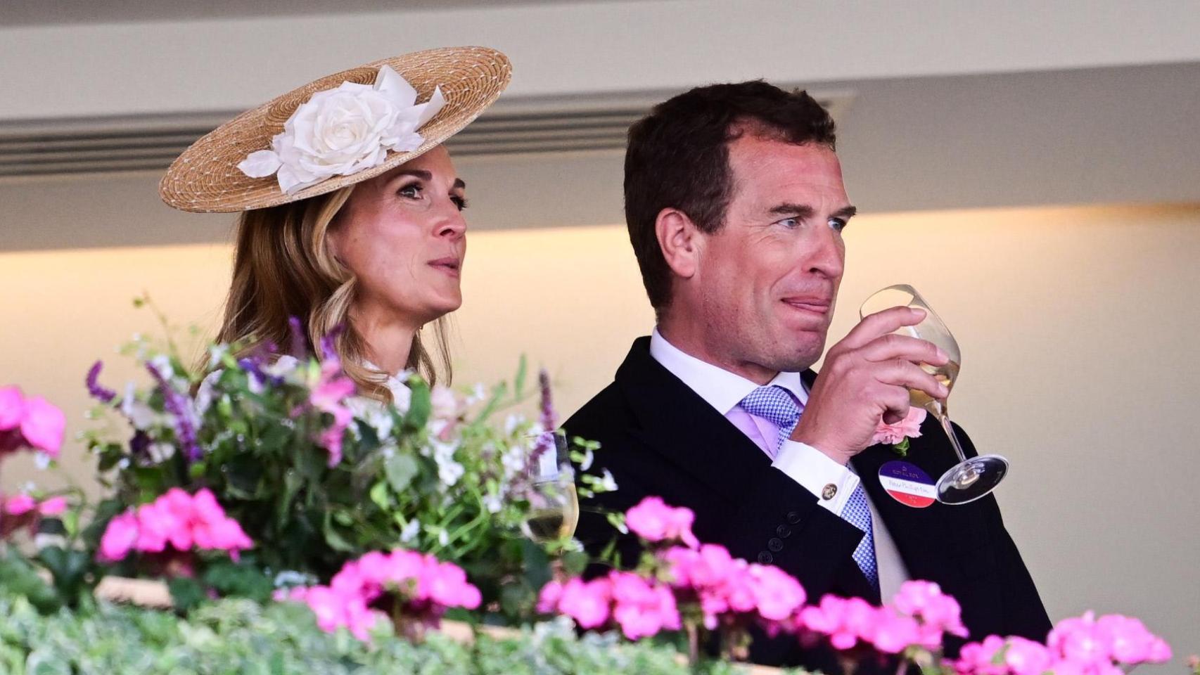 Peter Phillips, sobrino del rey Carlos III e hijo de la princesa Ana, se casa a los 47 años con una enfermera y madre soltera