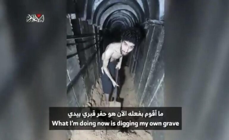 Hamás obliga a cavar su propia tumba al rehén israelí Evyatar David y lo difunde en un vídeo