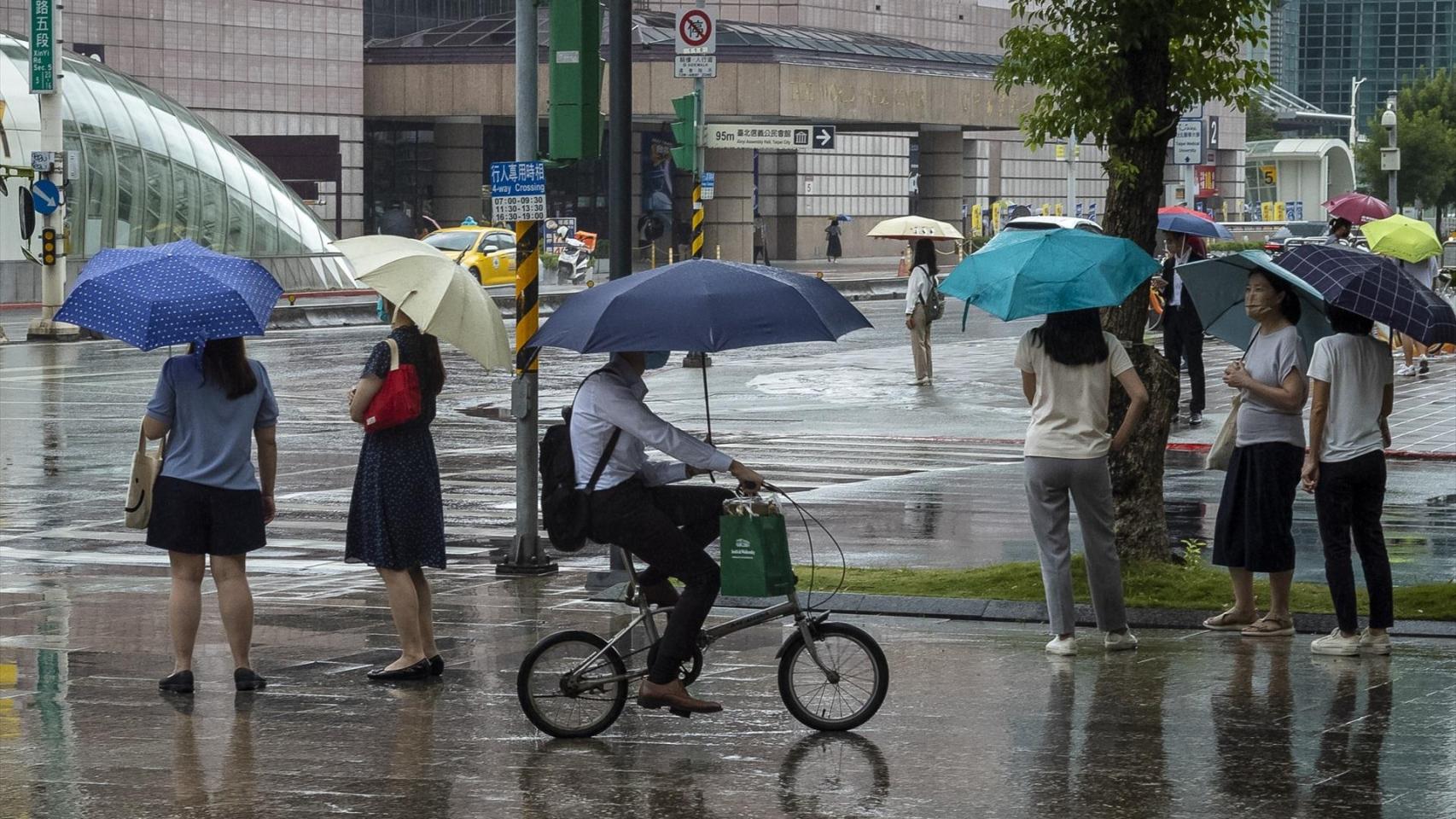 Al menos cuatro muertos, 77 heridos y tres desaparecidos tras las lluvias torrenciales que azotan Taiwán