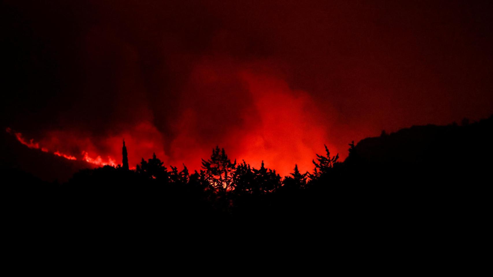 el fuego arrasa 11.000 hectáreas
