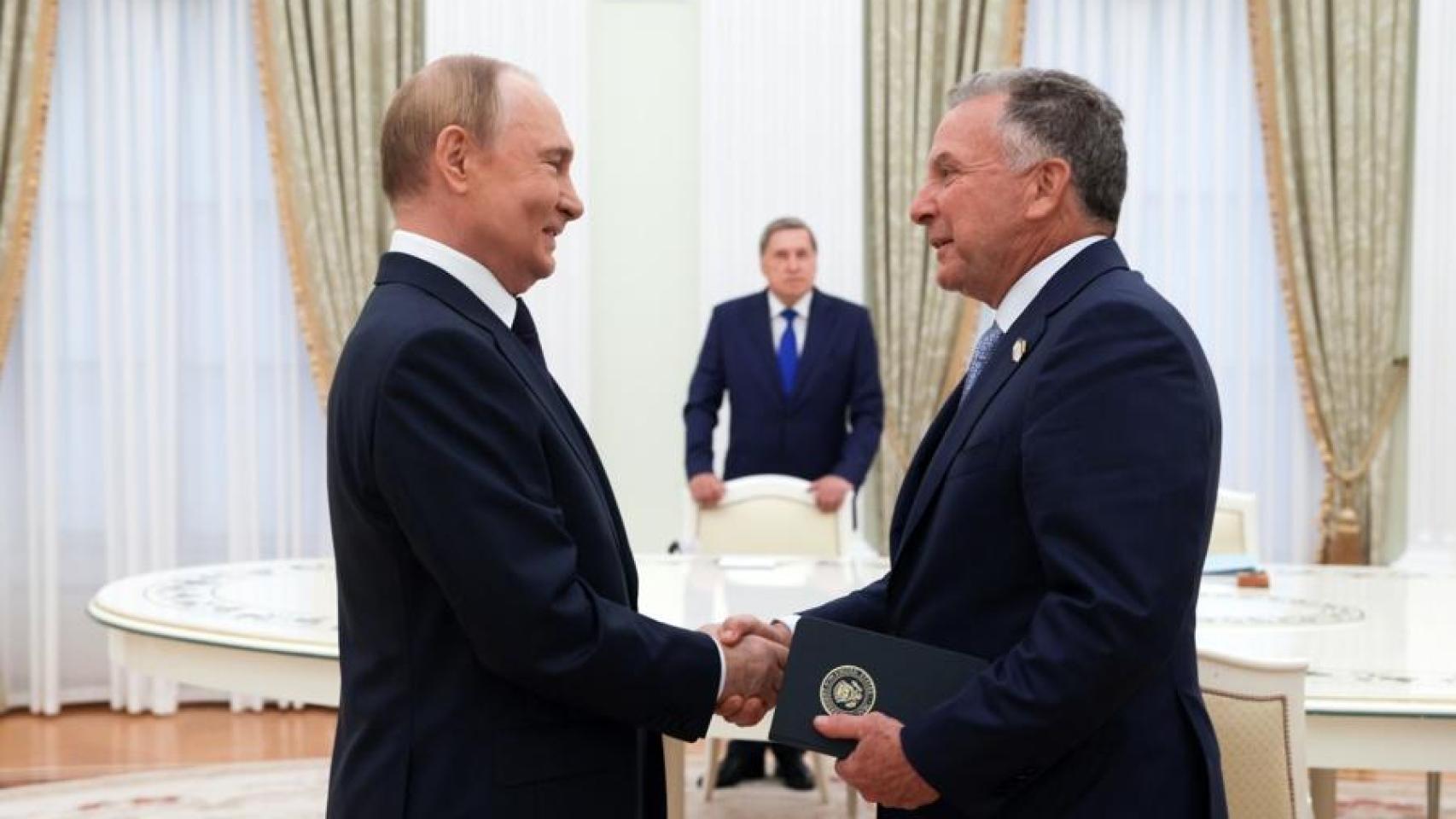El Kremlin ve «constructiva» la reunión con EEUU a dos días de que Trump le imponga sanciones si no para la guerra