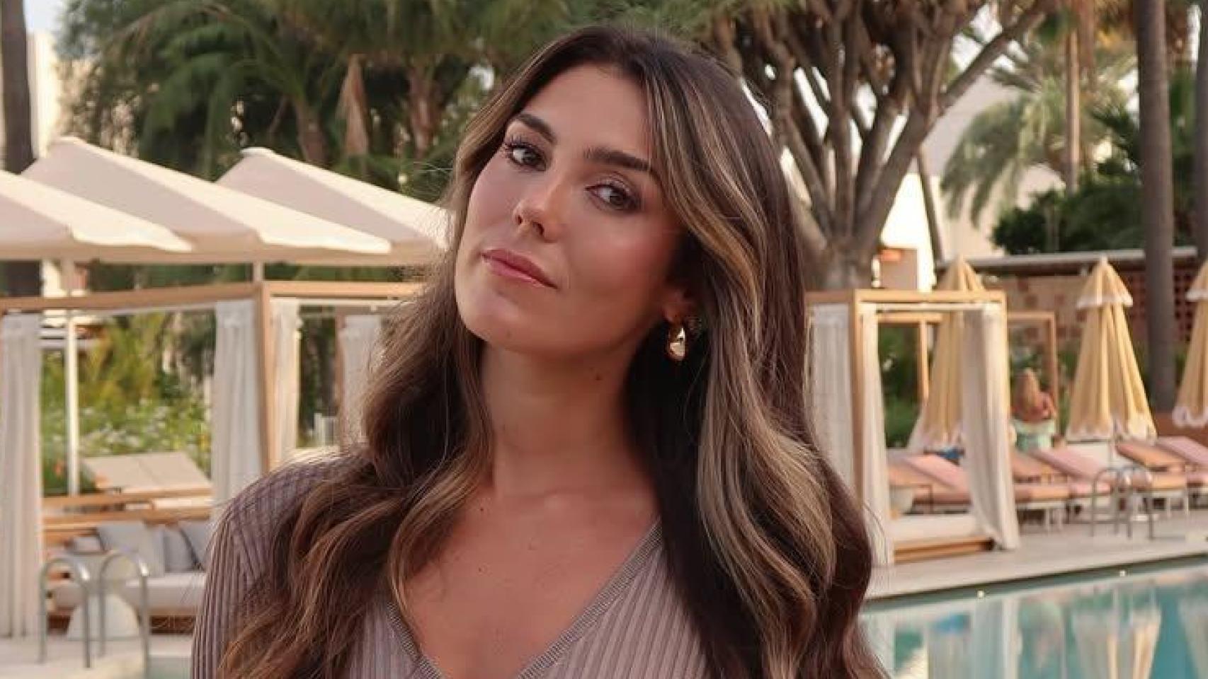 Anna Padilla lo demuestra con un diseño en terciopelo color turquesa