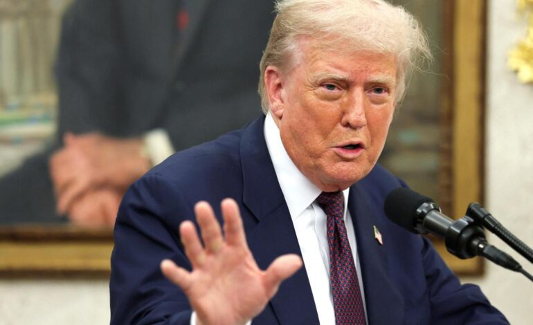 Trump anuncia aranceles del 100% a semiconductores y chips para forzar a las empresas a que «fabriquen en EEUU»