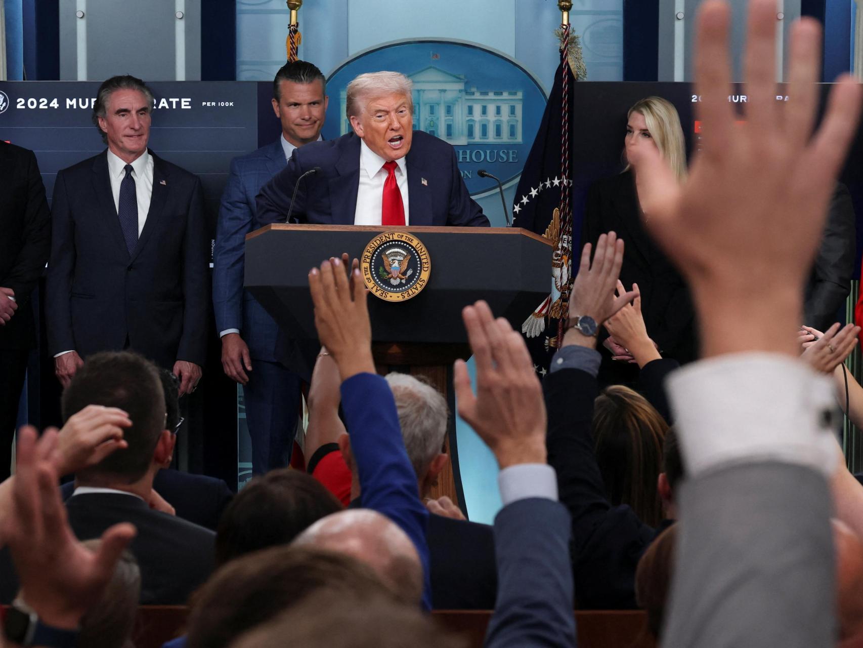 Trump recurre a las cifras de criminalidad más bajas en 30 años para desplegar militares en la capital de EEUU