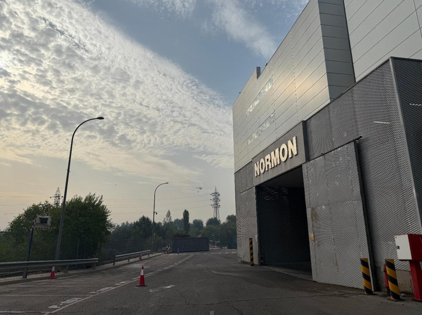 Las instalaciones de Normon y de Carburos Metálicos se ‘salvan’ del incendio de Tres Cantos