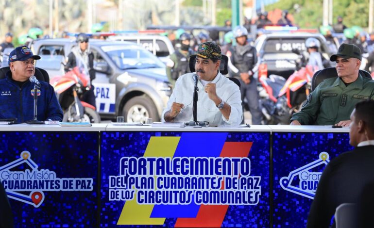 Maduro lanza una «ofensiva especial» para reforzar la seguridad en Venezuela ante la amenaza militar de EEUU