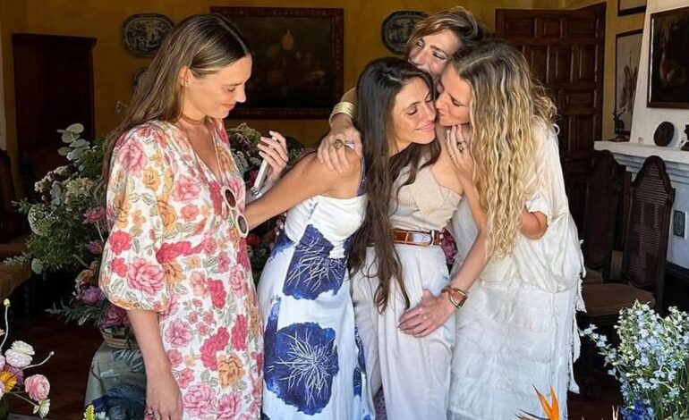 las hijas de Sandra Domecq reabren el álbum de los recuerdos en el 21 aniversario de su muerte y le dedican un emotivo homenaje