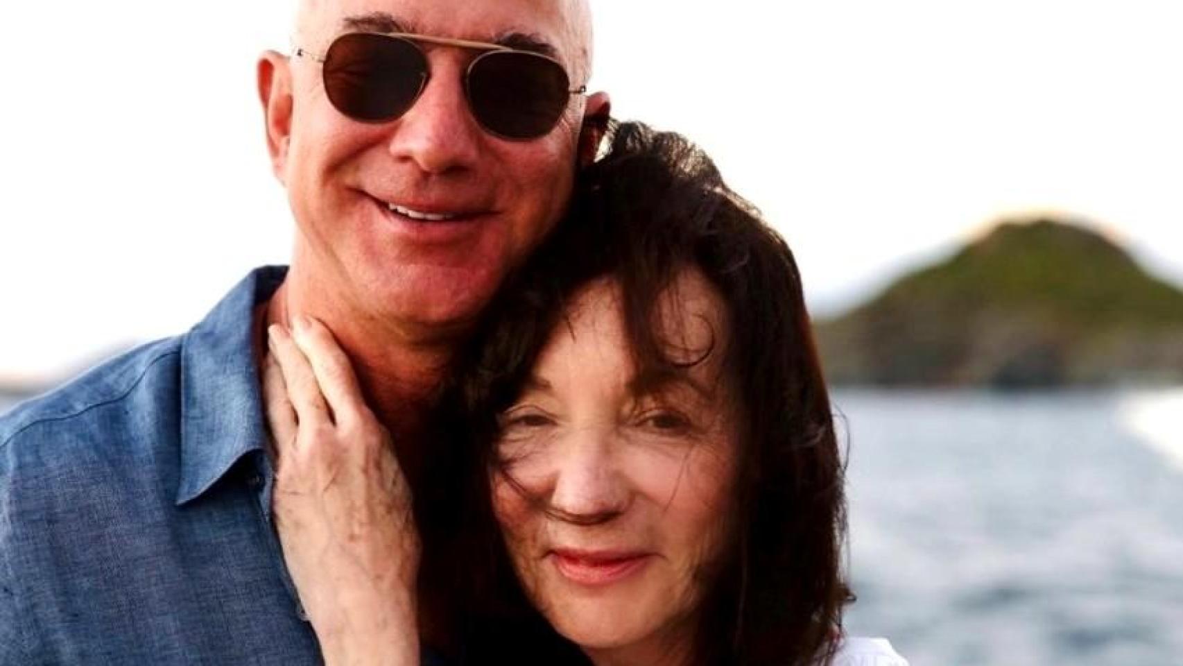 Muere Jacklyn, la madre de Jeff Bezos, en plena luna de miel del magnate a causa de una enfermedad neurodegenerativa