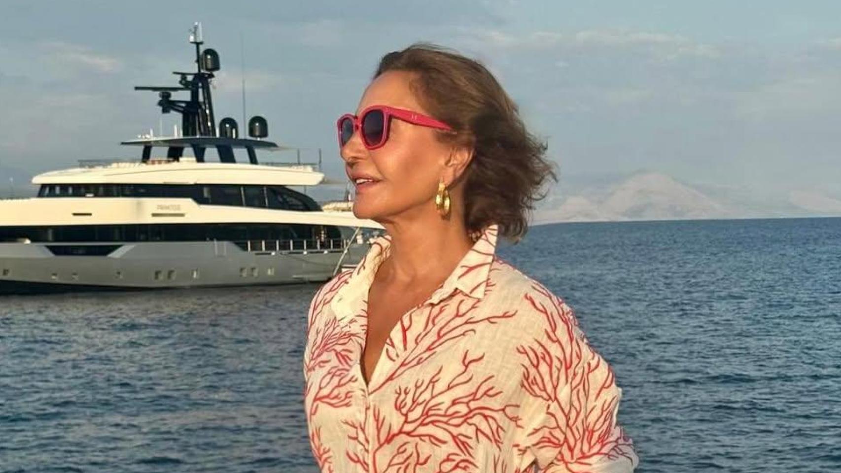 sus acrobacias a los 82 años en el yate de Valentino, valorado en 15 millones