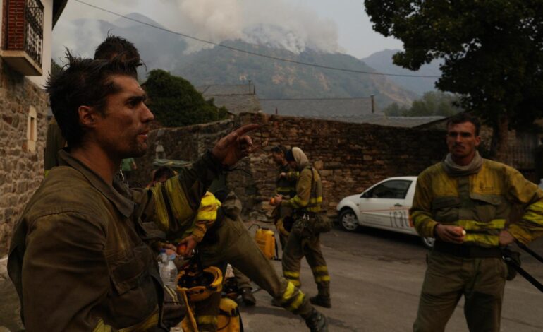 El BOE publica el nuevo convenio de bomberos forestales que prevé subidas salariales de hasta el 20%