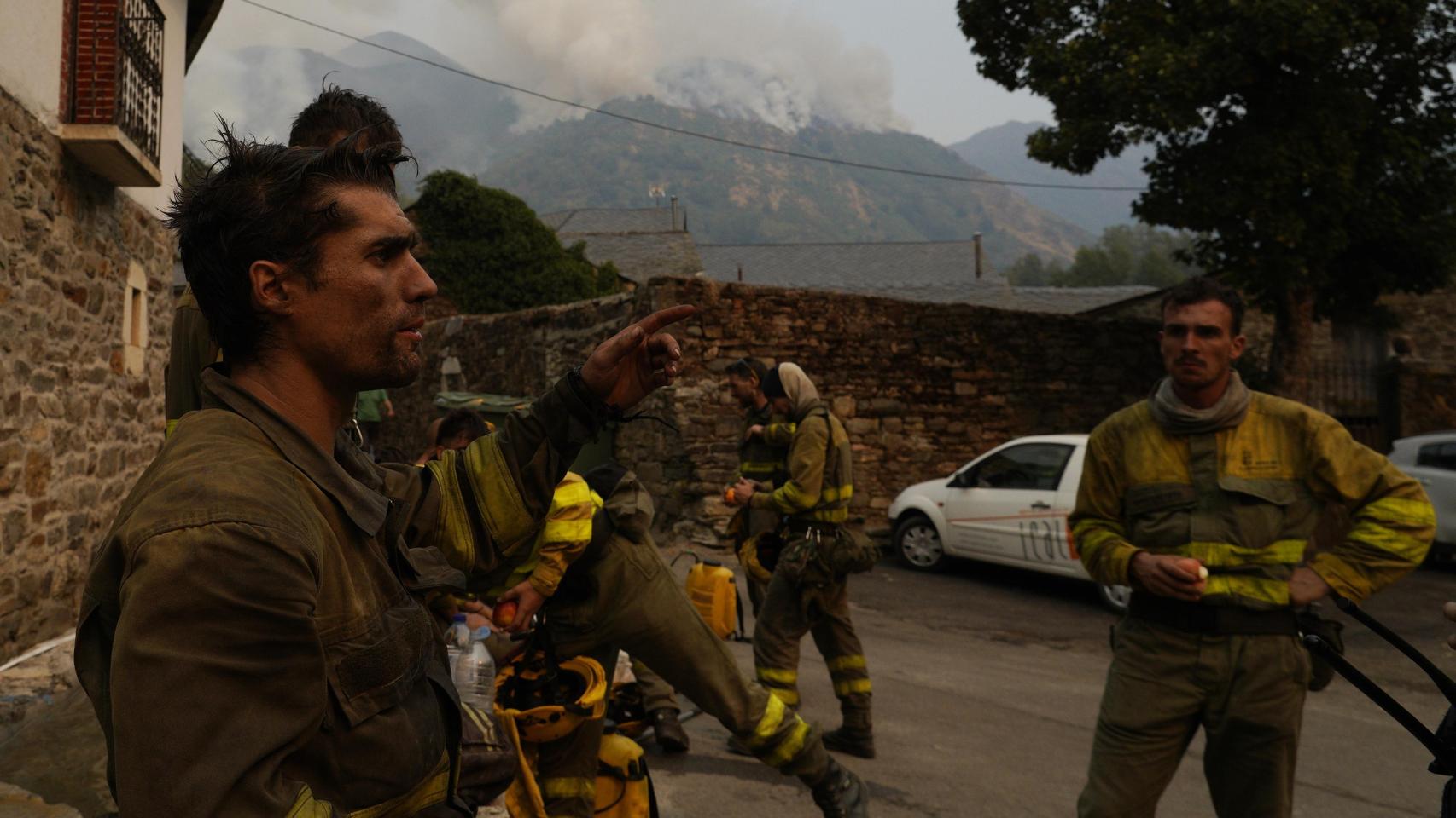 El BOE publica el nuevo convenio de bomberos forestales que prevé subidas salariales de hasta el 20%
