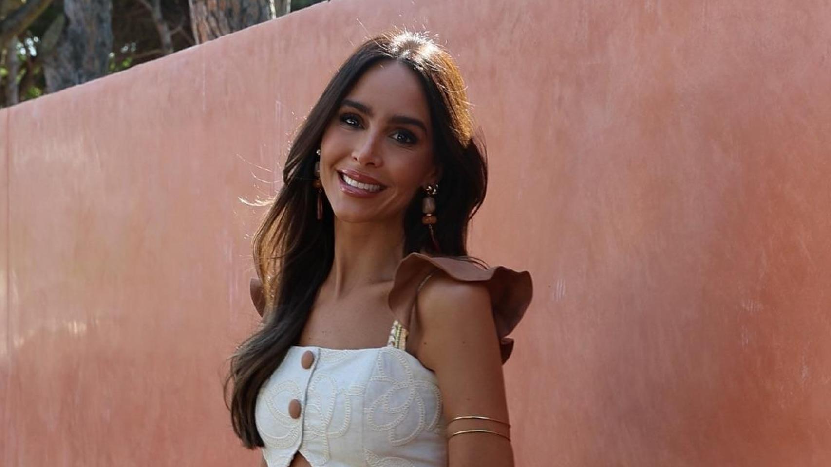 Rocío Osorno comparte una profunda reflexión enfundada en un conjunto de la nueva colección de su firma de ropa