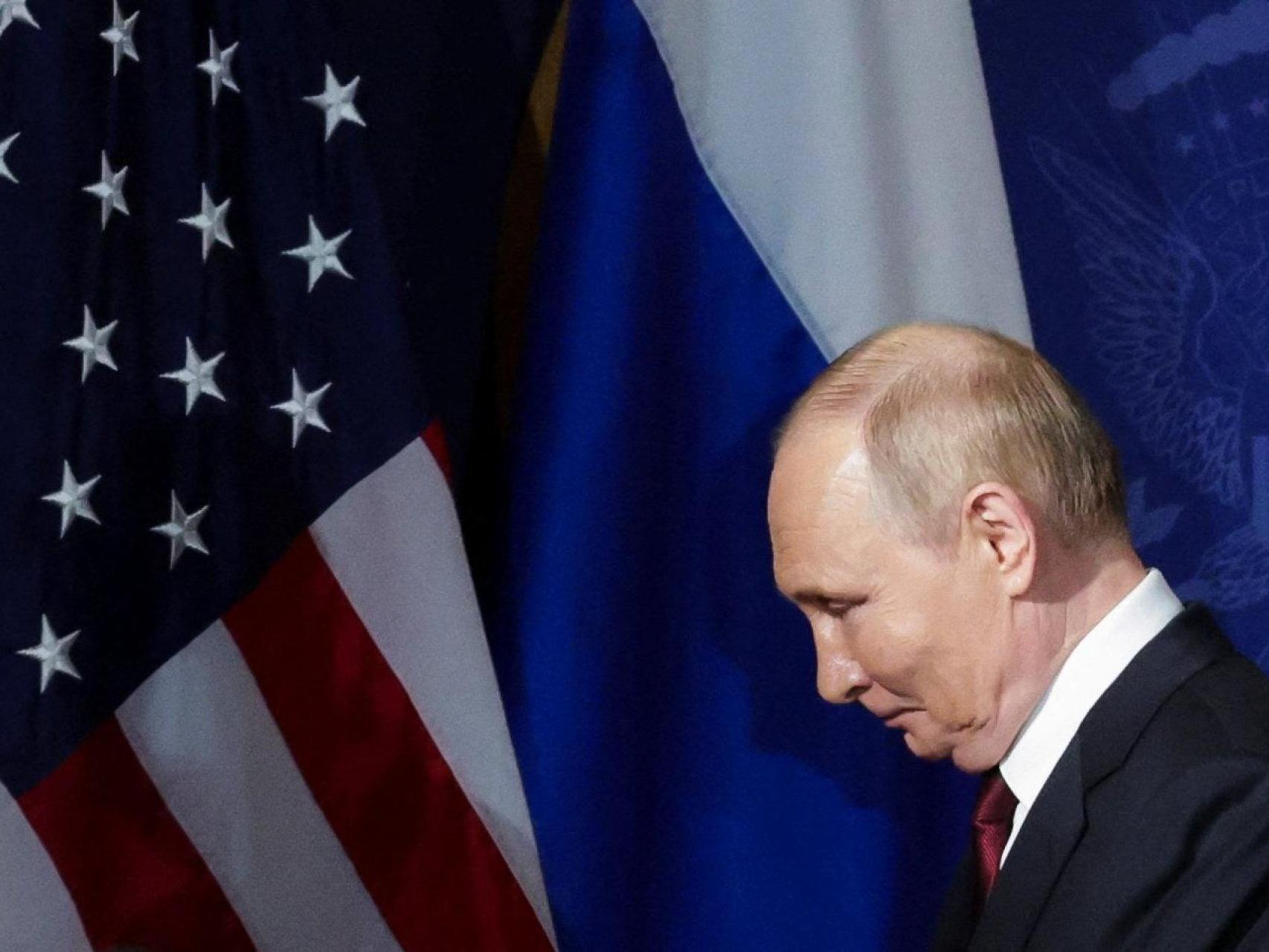 Putin sube los impuestos y recorta el gasto público para poder pagar la cara maquinaria de guerra rusa contra Ucrania